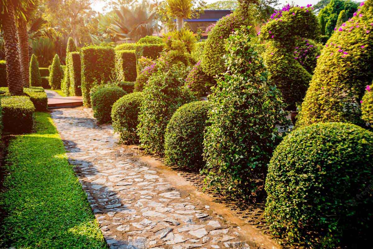 5 Ideas For Using Decorative Stones In Your Landscaped Garden